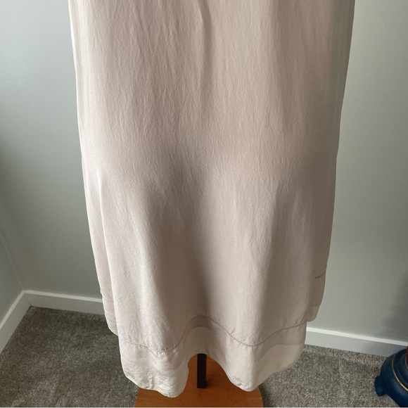 Elegant Cream Lace-Detail Dress - Picture 6 of 7